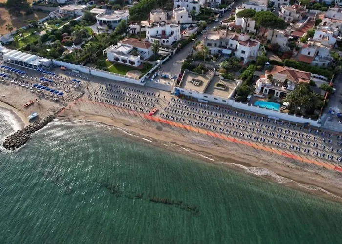 VILLINO DOLCE VITA - a 40 mt dal mare in LIDO DI ENEA - Ombrellone in spiaggia privata